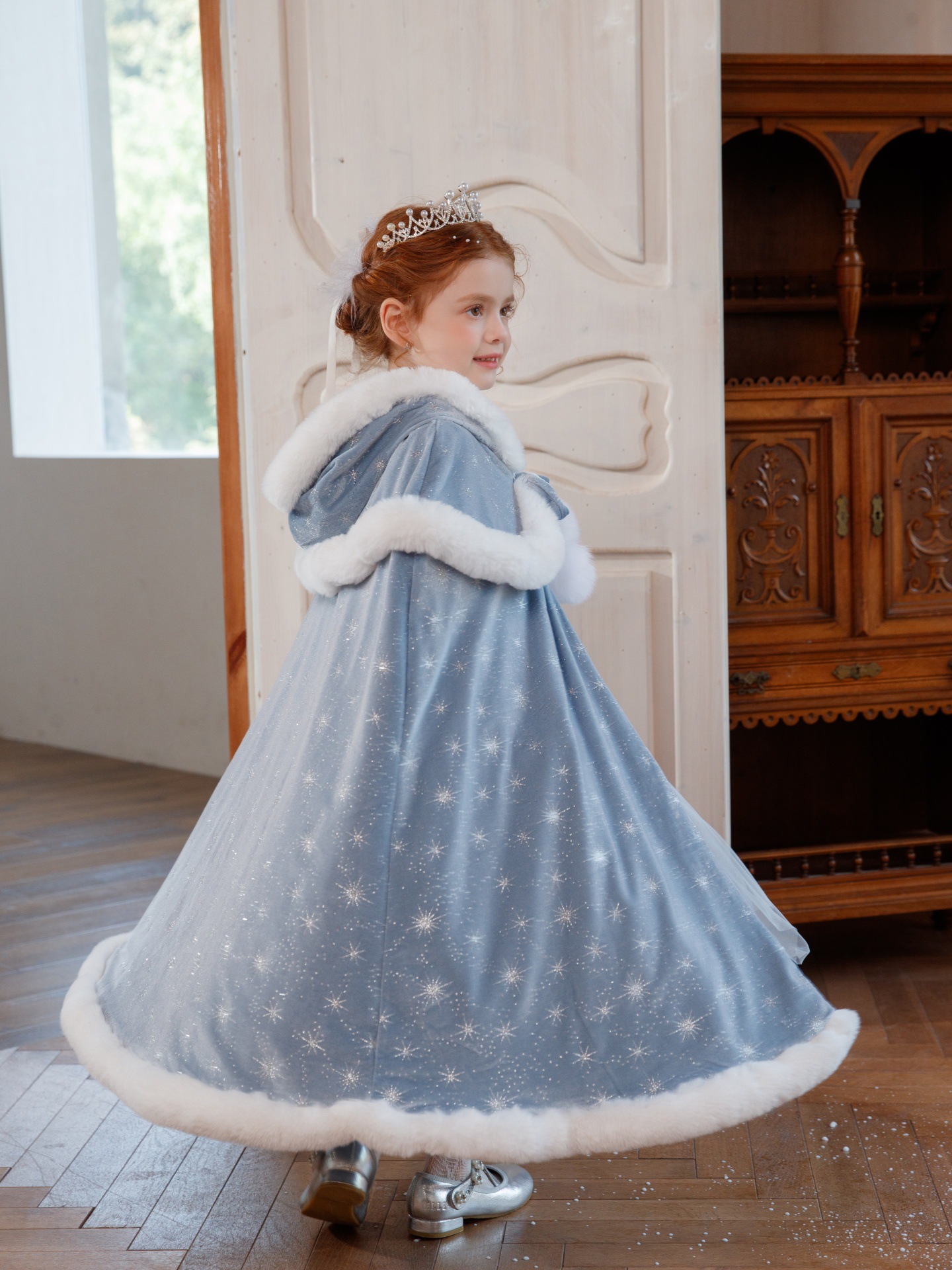 2025 Girls Elsa Princess Dress Winter Clothes Girls Fashionable Cloak Plus Velvet Extra Windproof Children's Cloak for Going Out