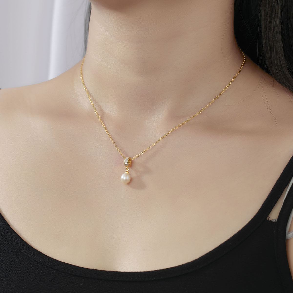 New Pearl Pendant Single Pendant Women's Necklace Light Luxury Classic Style Sparkling Diamond Niche Versatile Temperament Commuter Clavicle Chain