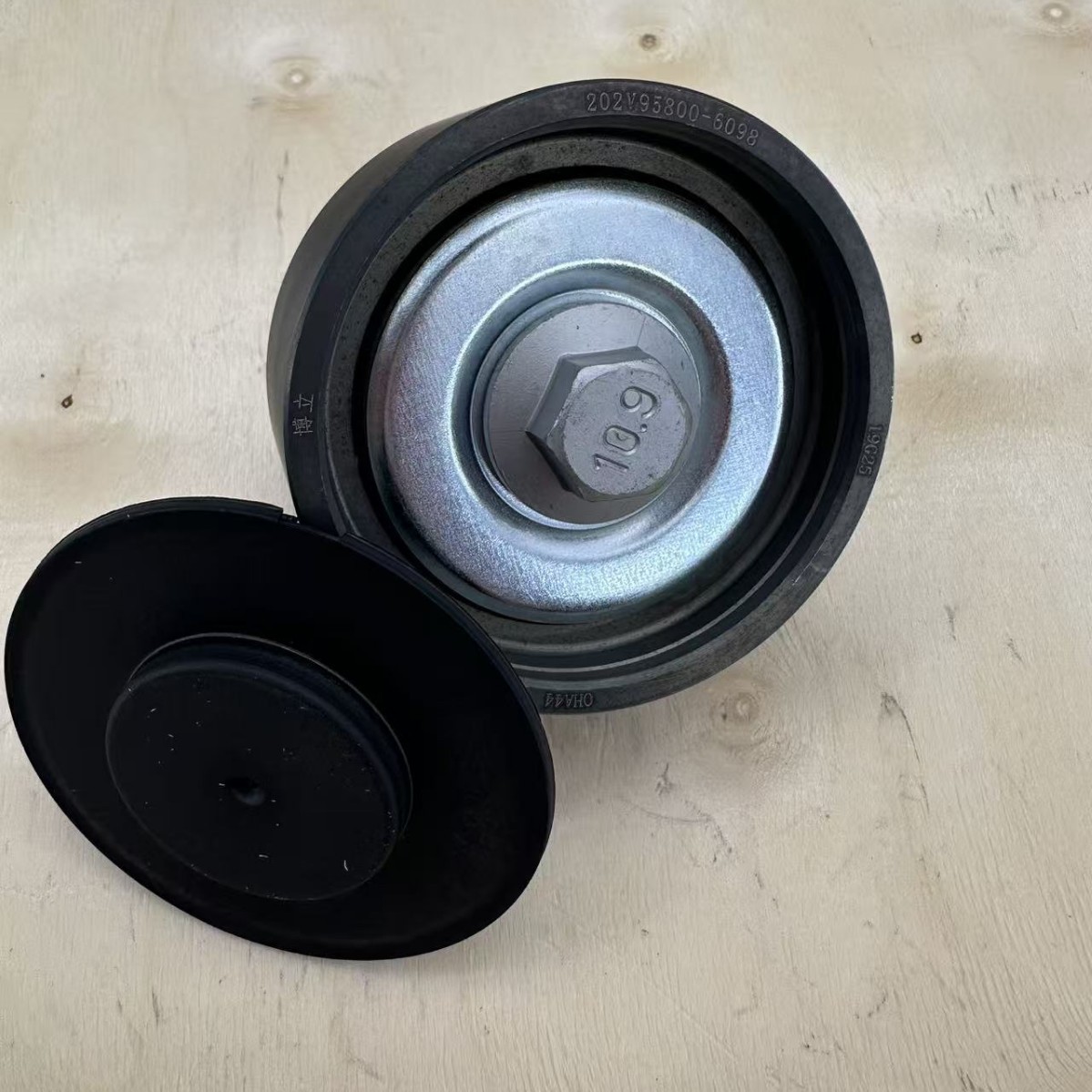 Sinotruk Mc11 Mc13 Idler Wheel Man D20 D26 202V95800-6098 Idler Wheel Tensioning Wheel