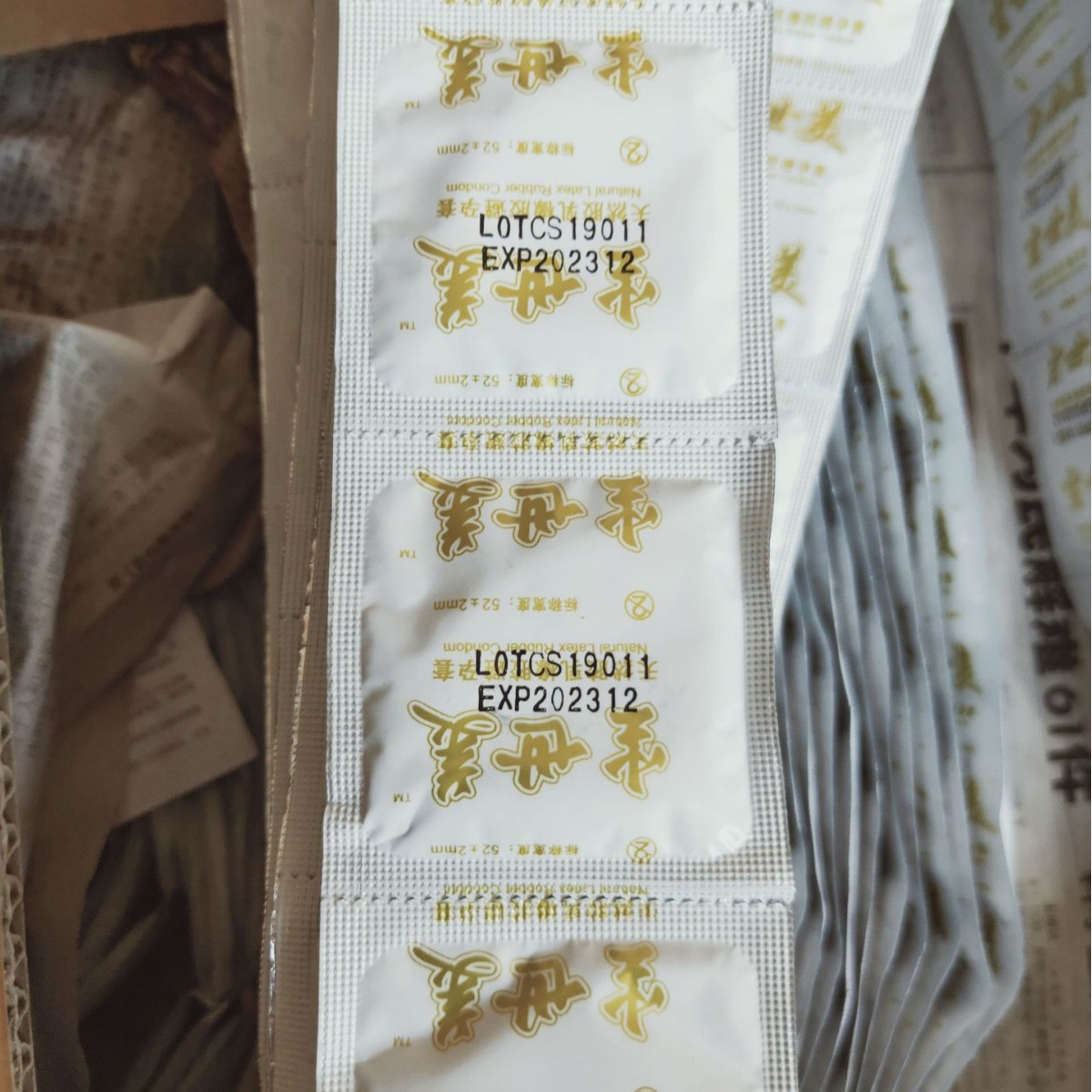 Condoms Square Package Bulk Naked Condoms Cheap Taobao Gifts Foreign Trade Export Condoms Adult Products