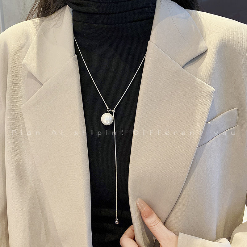Дизайн регулируемого яркого жемчужного ожерелья Легкая роскошь Нишевое ожерелье для женщин Высококачественная простая цепочка для свитеров