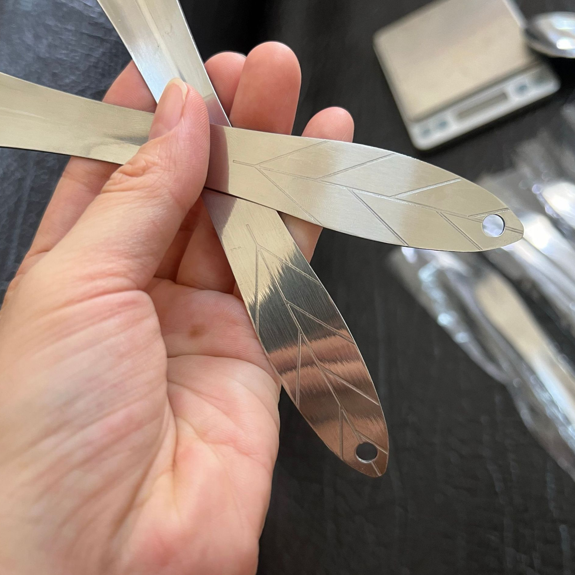 Stainless Steel Dessert Spoon Coffee Mixing Spoon Leaf Pattern Spoon Ice Cream Long Handle Digging Spoon Fruit Cutting Spoon Dumplings