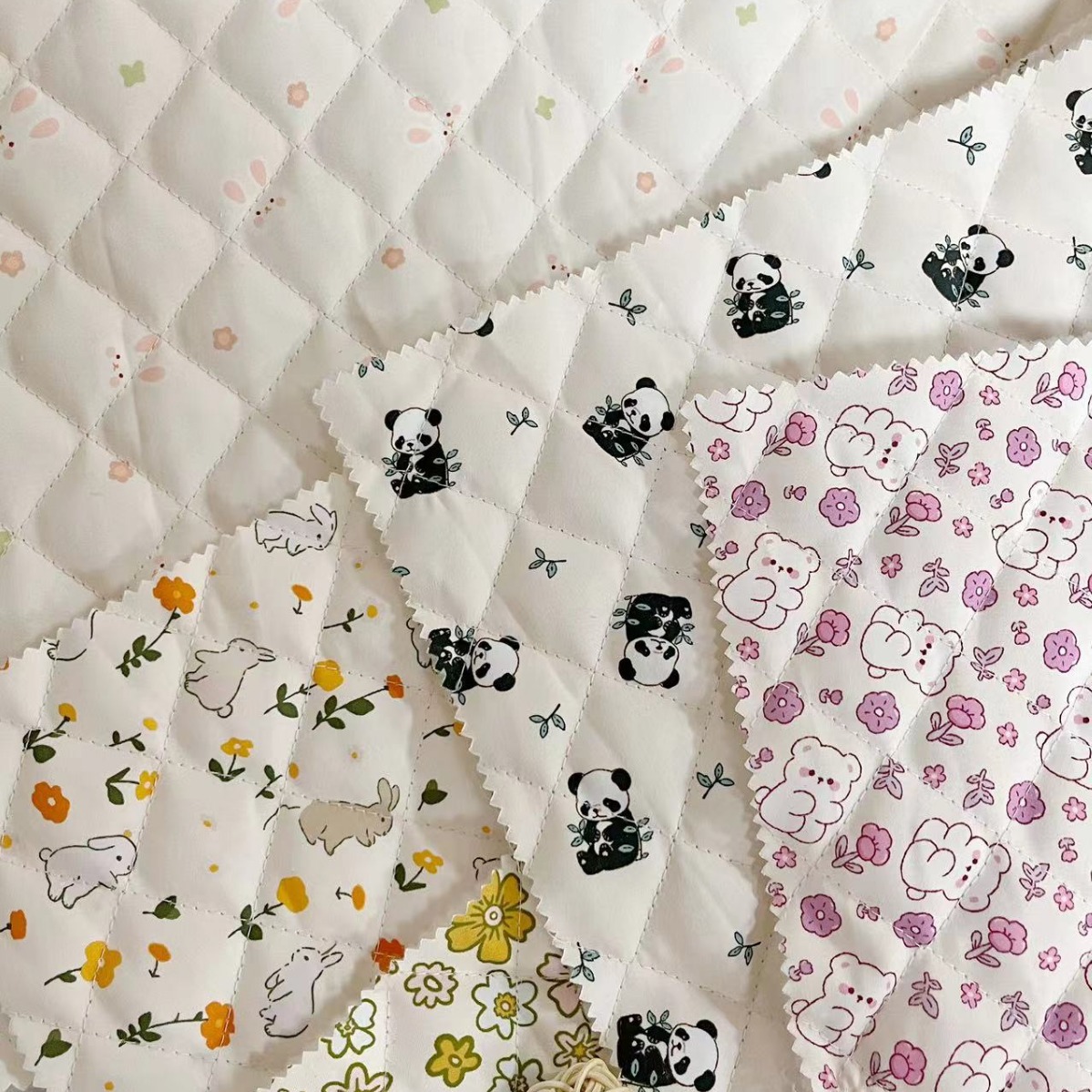 Digital Printed Quilted Cotton Fabric, Quilted Cotton Fabric, Kidsren's Clothing, Cloud Bag, Luggage Bag, Quilted Cotton Fabric to Heattech in Autumn and Winter