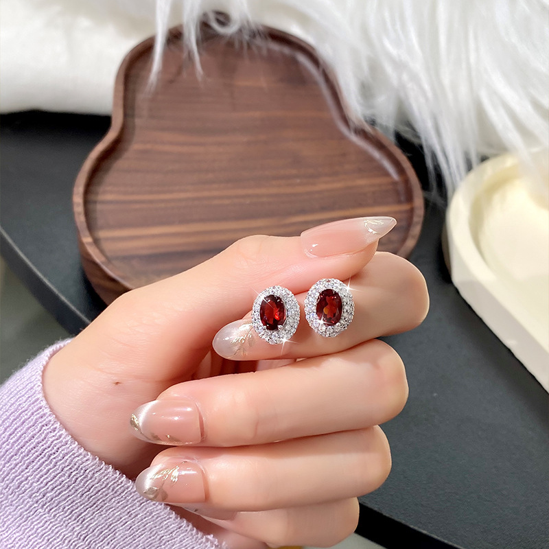 S925 Sterling Silver Earrings for Women, Natural Crystal Stone Full Diamond Earrings, Personalized Inlaid High-End European and American Style, Popular on Xiaohongshu