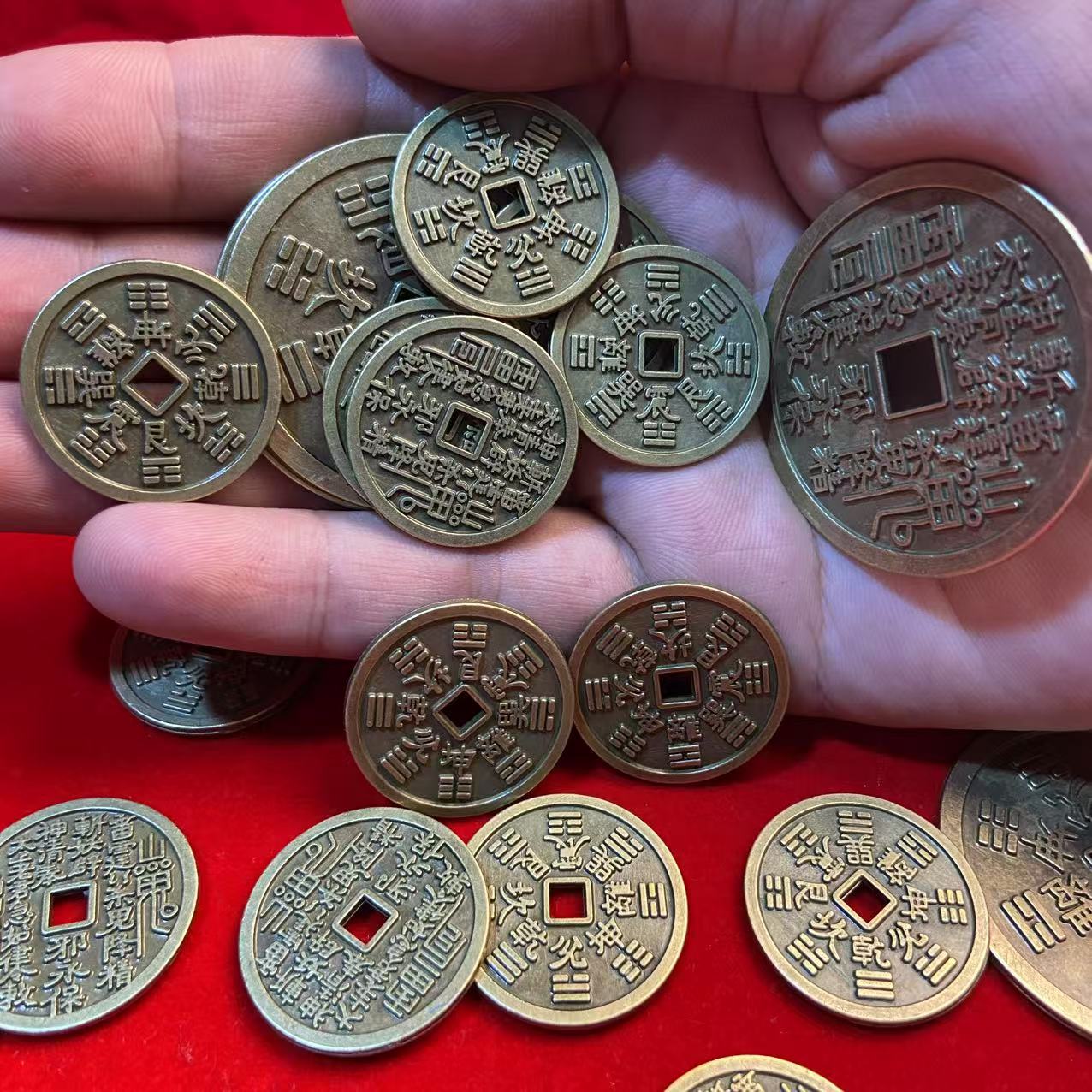Ancient Coin Mountain Spirit Money Mountain Spirit Thunder God Bagua花钱 Vintage Square Hole Red Mountain Spirit花钱 Pendant Crafts Street Stall