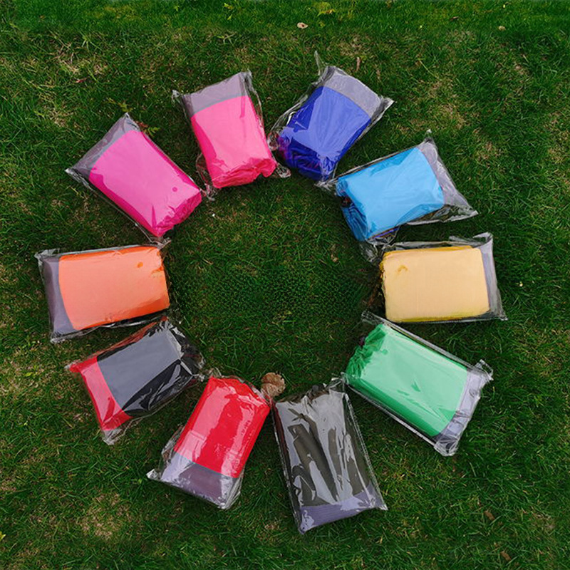 Outdoor camping waterproof convenient foldable two-color picnic mat moisture-proof mat polyester plaid pocket beach mat
