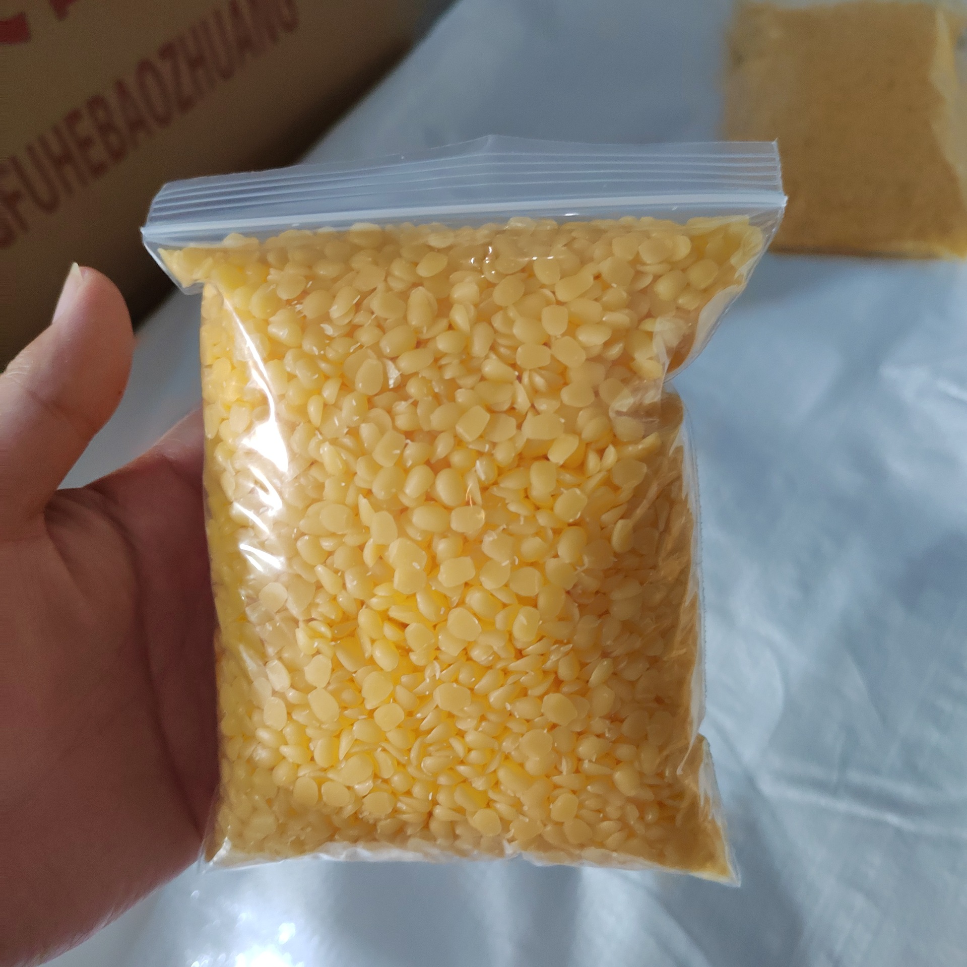 Желтый пчелиный воск, кремовый пчелиный воск, чистые гранулы белого пчелиного воска, упакованы в небольшие упаковки, возможна упаковка любого веса, 500 грамм