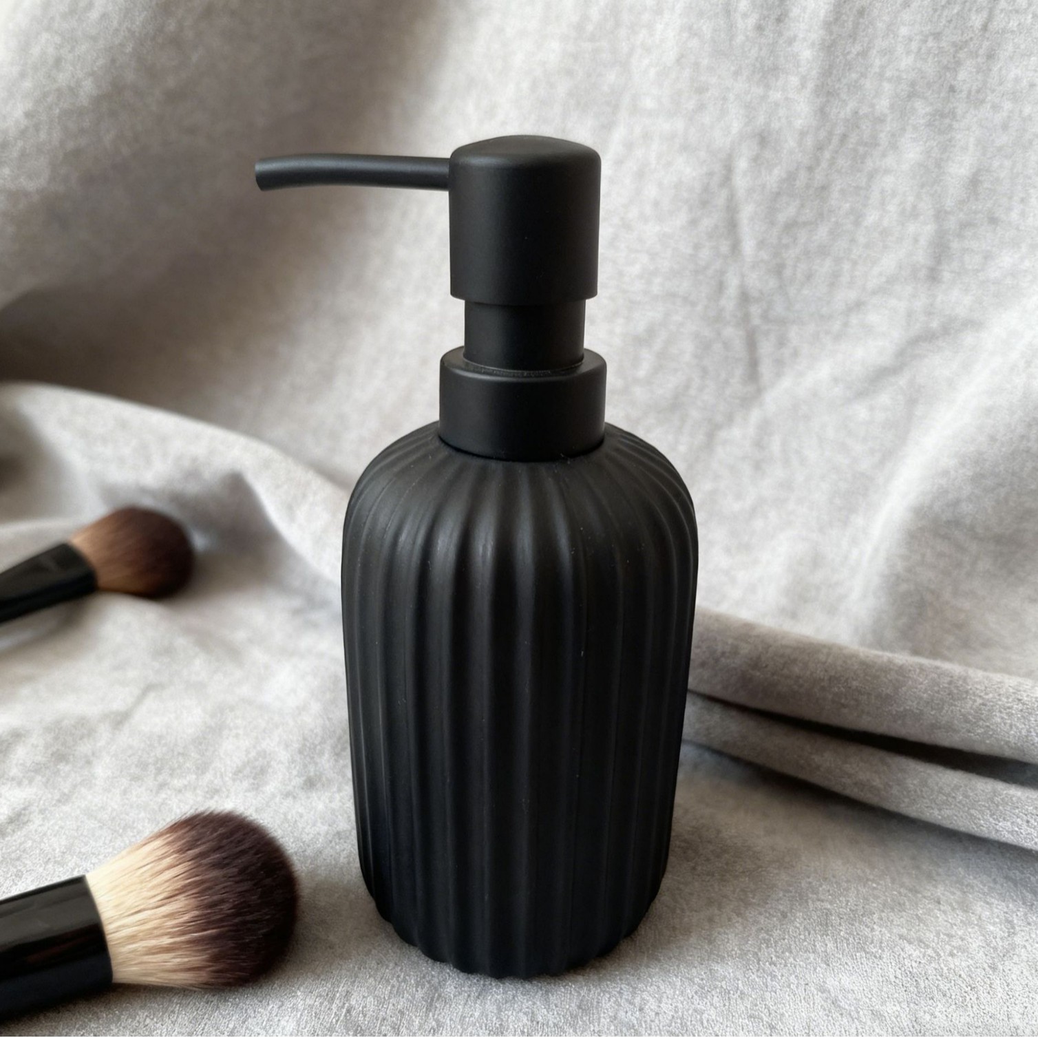 25 Nordic Light Luxury Resin Bathroom Lotion Bottles with High Appearance Value for Hotel and B&B Care