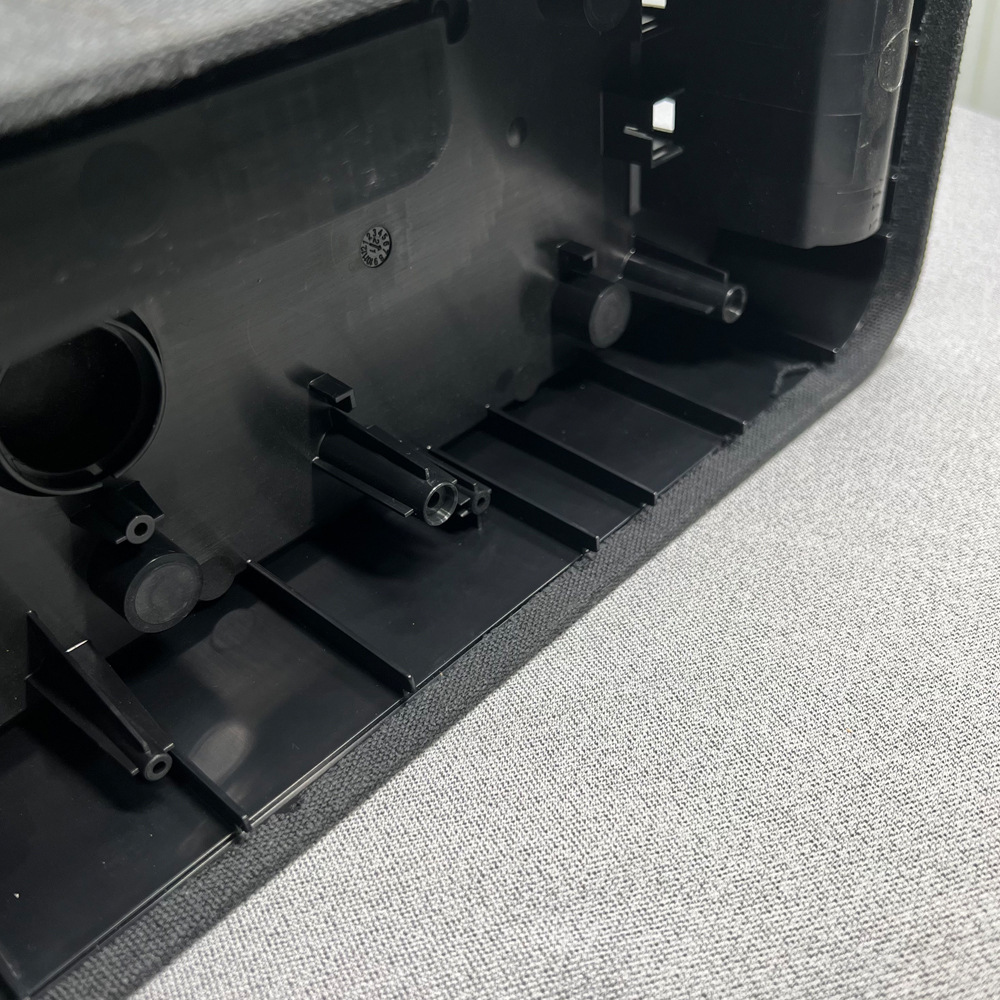 Processing Cloth Patches, Hardware, Hot Stamping, Horn Computer Bags, Plastic Hardware, Plastic Computer Host Logo Silicone