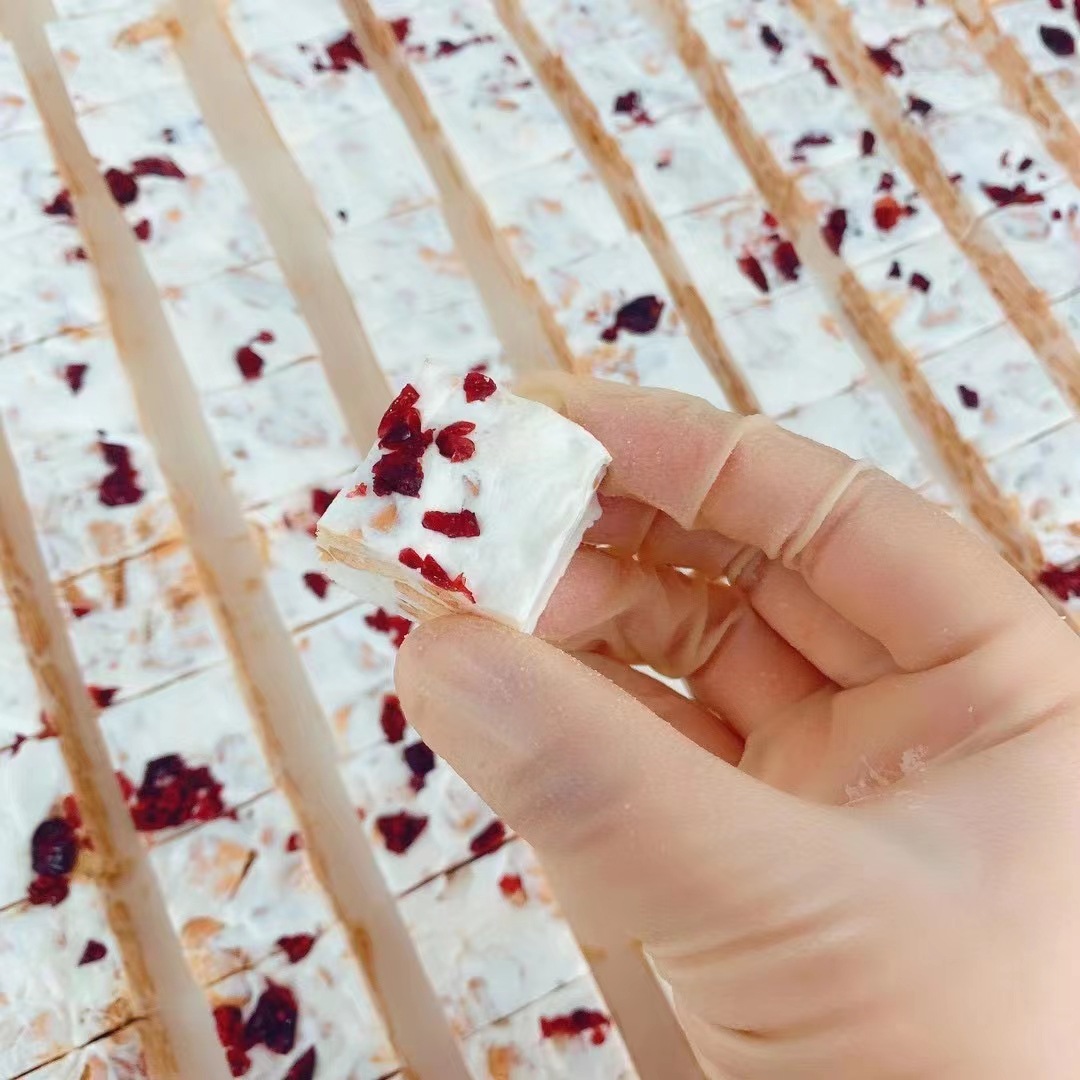 Montebon Snowflake Crispy Cheese Inner Mongolia Specialty Cranberry Strawberry Crispy Pastry Food Snack with Rich Milky Flavor