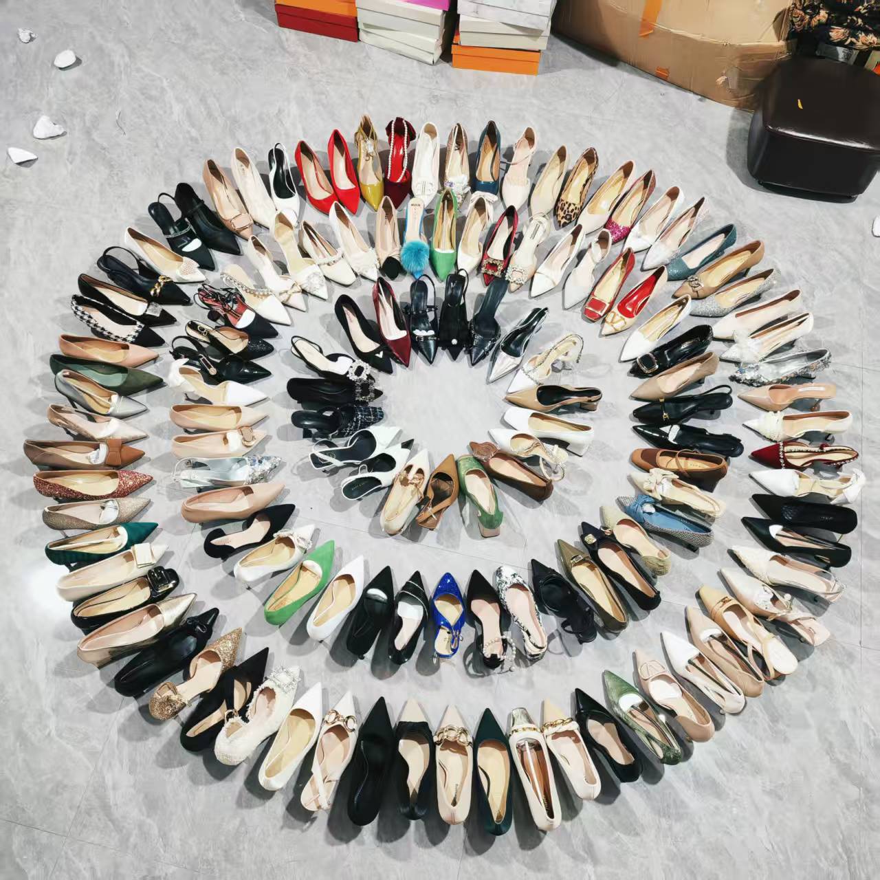 Новые вечерние туфли на высоком каблуке, модные остроносые туфли на шпильке из секвенированной ткани, средний каблук 3-6 см, элегантные и стильные