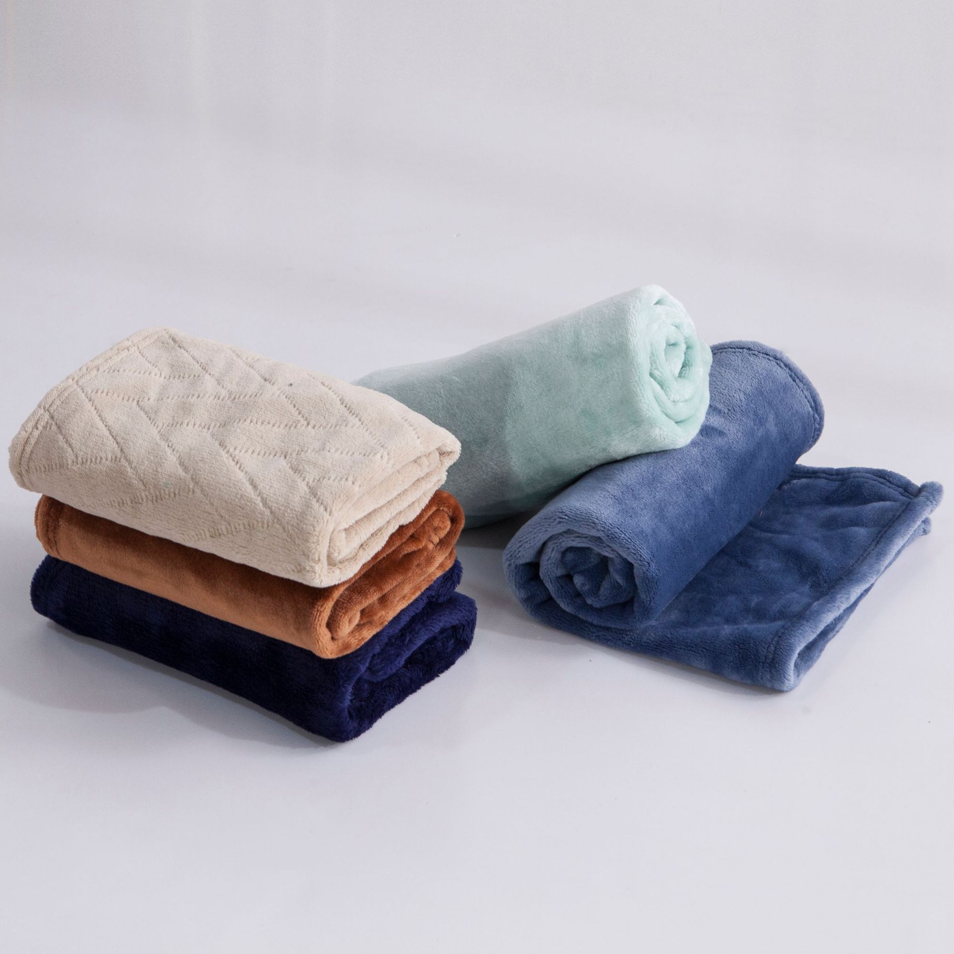 Готовый оптовый плед для домашних животных, подарок, подходящий коралловый бархат, фланелевая грелка, теплый мат для собак, дропшиппинг