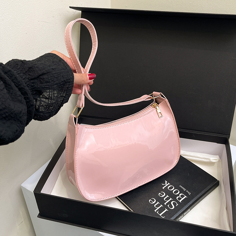 Spring New Women's Shoulder Bag, Stylish Baguette Armpit Bag, Niche Retro Simple Versatile Handbag Wholesale