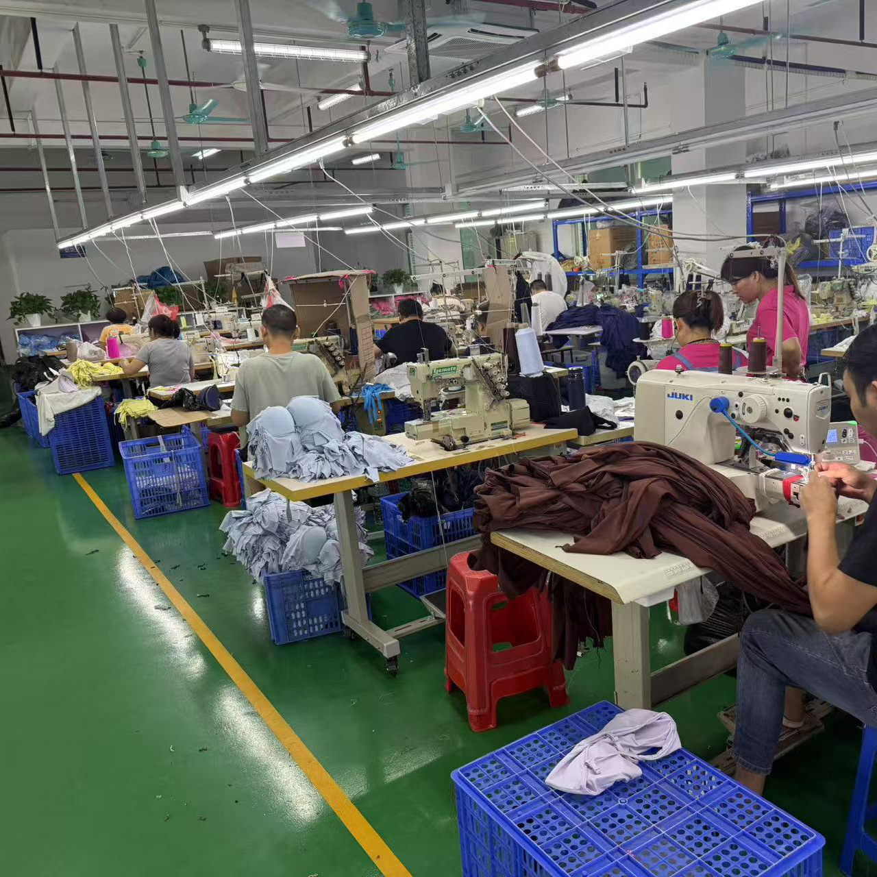 Processing and Customization of European and American Yoga Fitness Clothing Odm Oem Customized with Drawings and Samples, Ready-Made Printed Logo and Hot Stamping