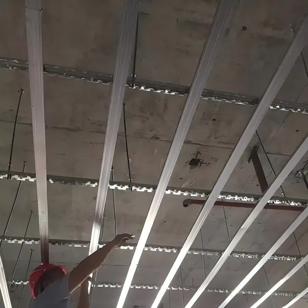 Guangdong Manufacturer Cassette-Type Dragon Bone National Standard Ceiling Material Partition Light Steel Dragon Bone Full Set of Painted Dragon Bone