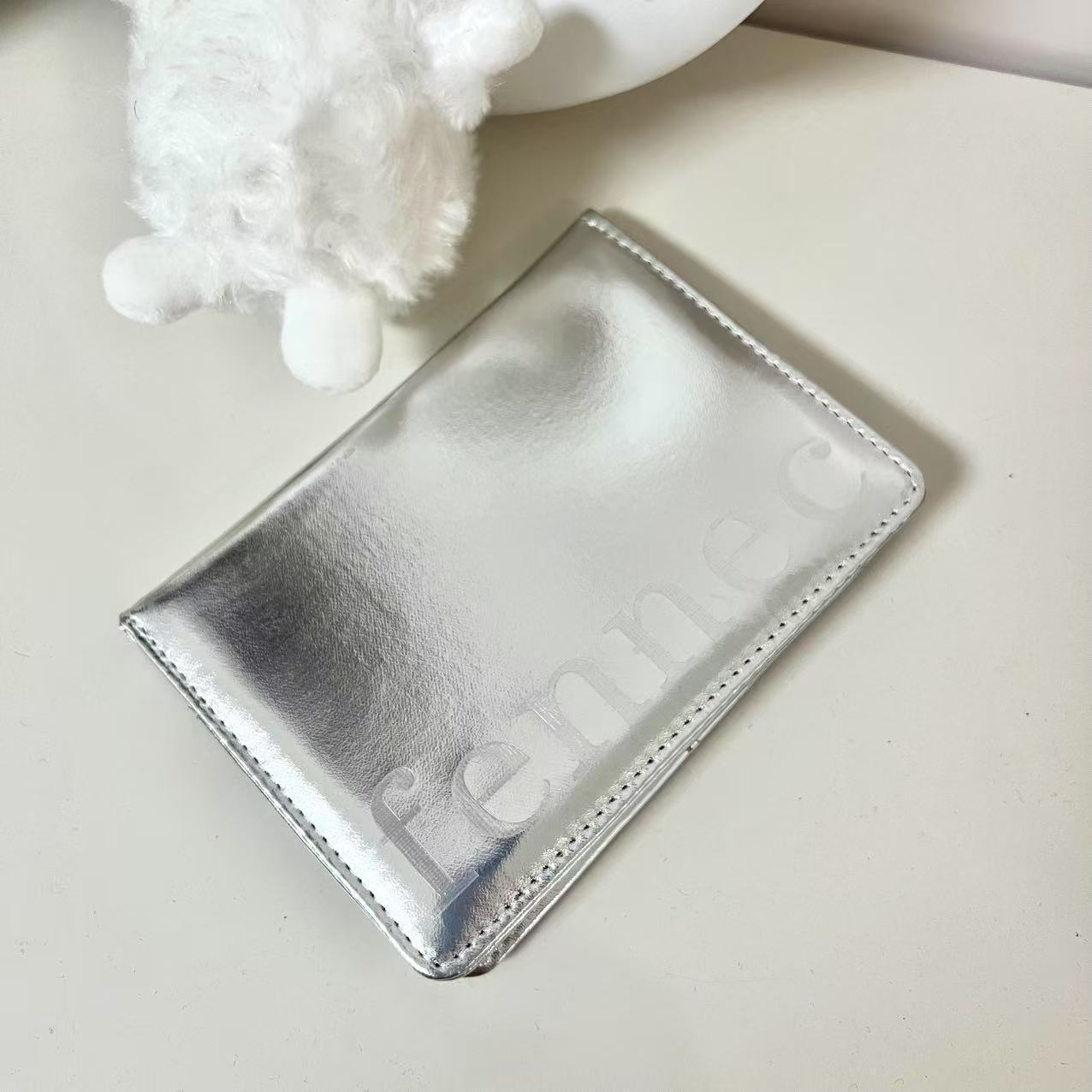 Оптовая поставка короткого кошелька для паспорта из серебряной кожи