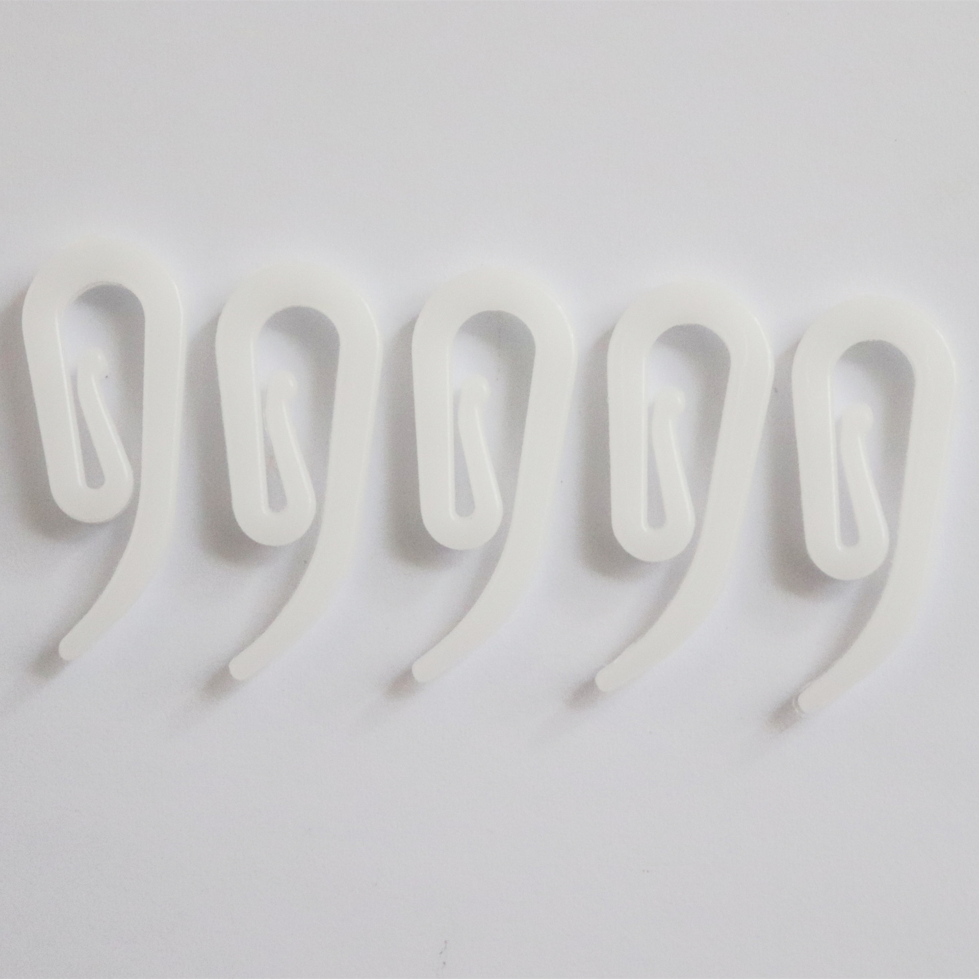 Ready Supply of Curtain Rings, Plastic Curtain Hooks, Curtain Accessories, Curtain Rings, Accessories, Shower Curtain Comma Hooks, 6-Character Hooks