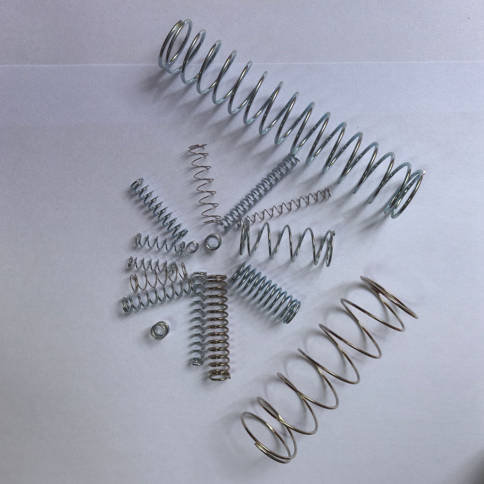 Manufacturer Supplies Ballpoint Pen Refill Accessories Spring 304 Stainless Steel Compression Spring Cylindrical Press Reset Precision Small Spring