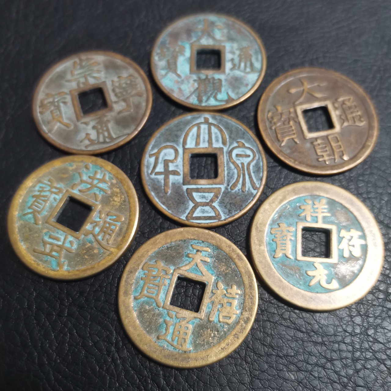 Диаметр 25 мм, антикварные медные монеты династии Сун: Чуньнин Тунбао, Сяньфу Юаньбао, Тяньси Цяньюань, Дачяо Тунбао, Синьмань Дацюань