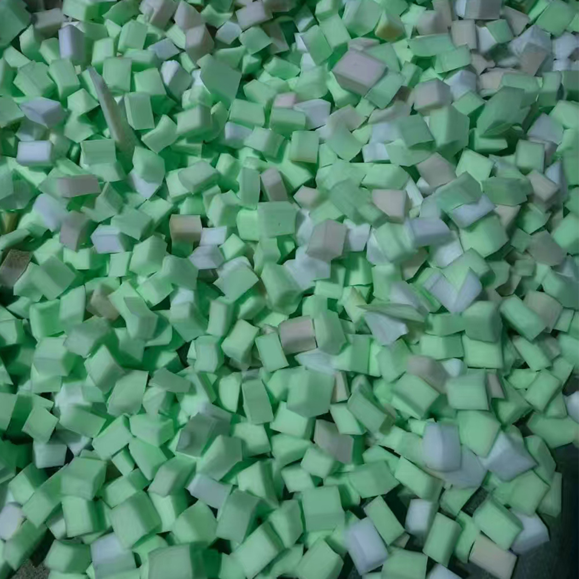 Feather silk cutting memory cotton sponge particles