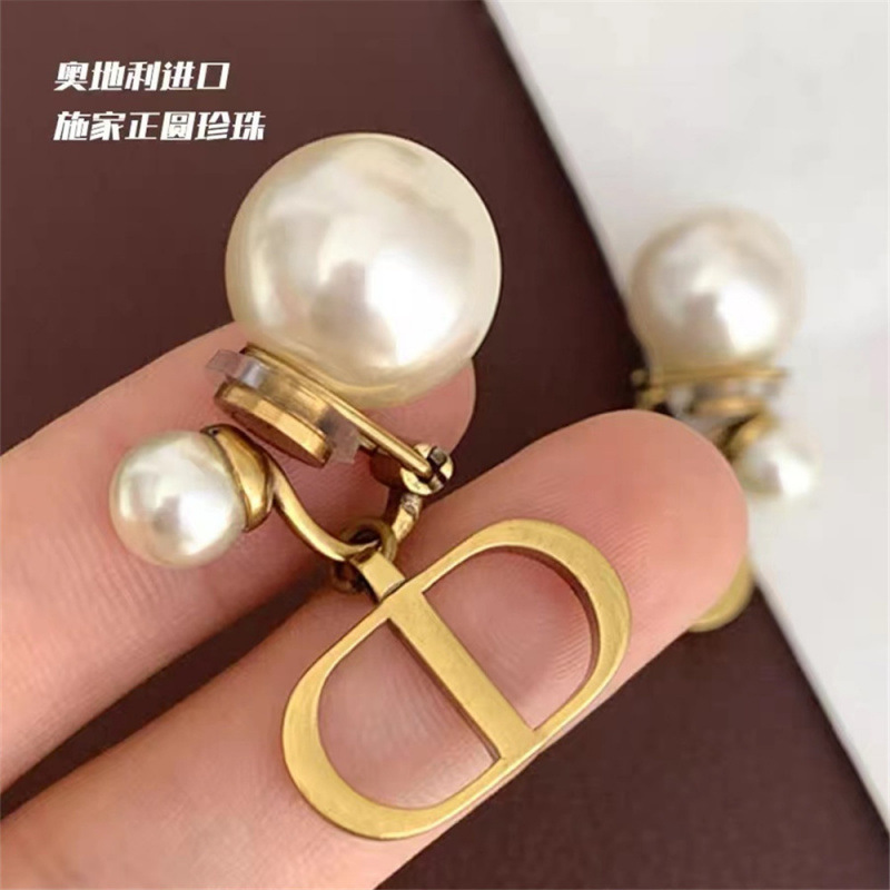 2025 New CD Letter Pearl Ear Clip Earrings Internet Famous Popular Women's Light Luxury Retro Old Earrings