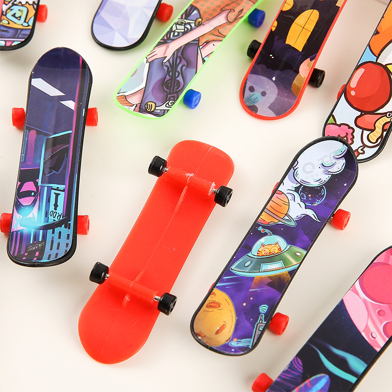 Creative Fingertip Plastic Finger Skateboard Creative Desktop Decompression Toy Fingertip Skateboard Sports Toy Street Stall Gift