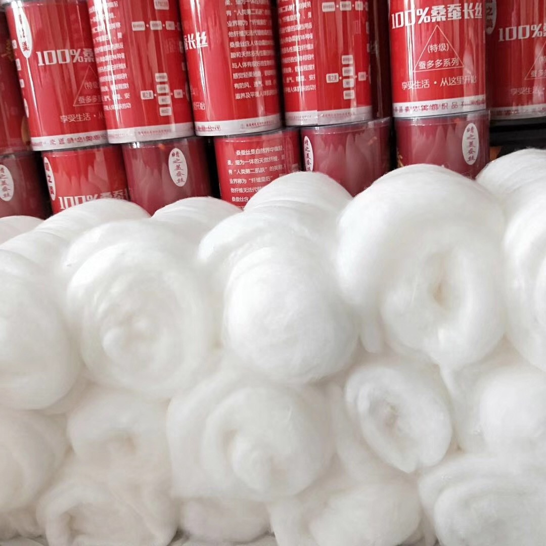 Tongxiang 100% double palace mulberry silk semi-finished light tire mulberry silk quilt filament bare tire long silk quilt core wholesale