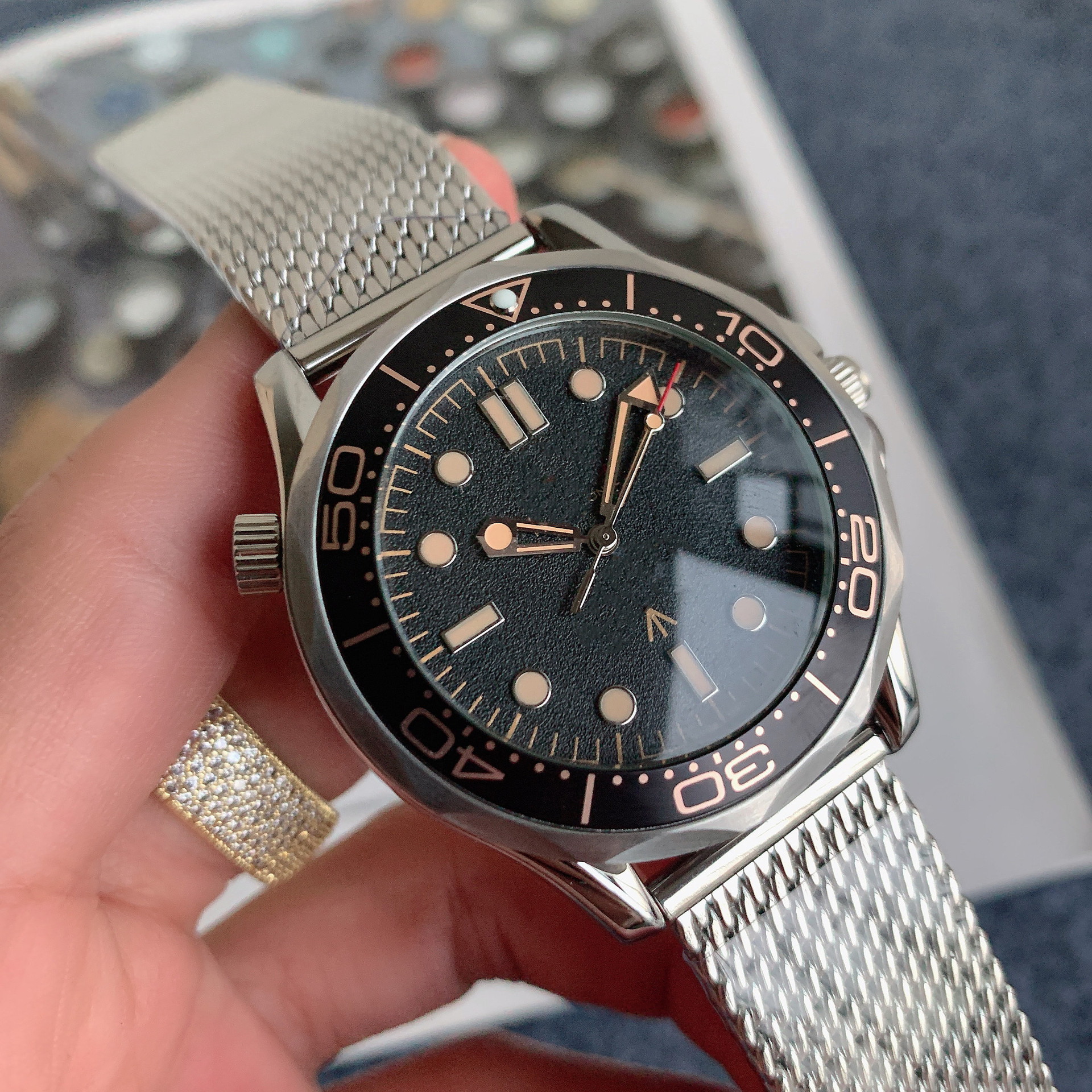 2021 Cross-border Foreign Trade European Haima Series Diving Sports Men's Business Casual Temperament Mesh Band Watch Gift