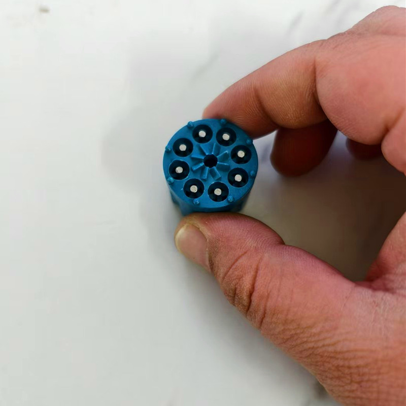 Пластиковый игрушечный револьвер с колесом