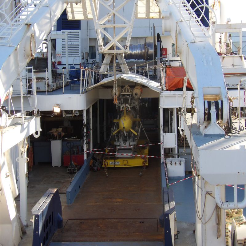 Материал, устойчивый к фтороводородной кислоте, одно покрытие средней толщины: одно покрытие верхнего слоя, устойчивого к фтороводородной кислоте