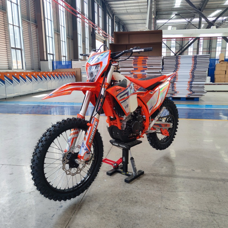 Мотоцикл Stoner Stn для бездорожья с V8-Nb 15kg колесами, большим топливным баком, передними и задними дисковыми тормозами