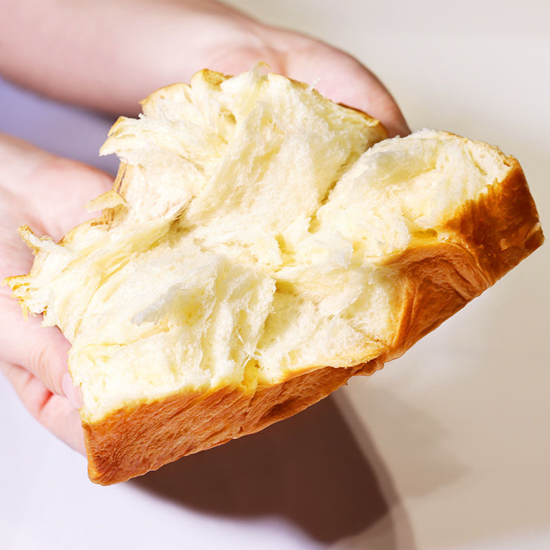 A 70 g/bag of raw wheat [raw toast hand-torn bread] snack