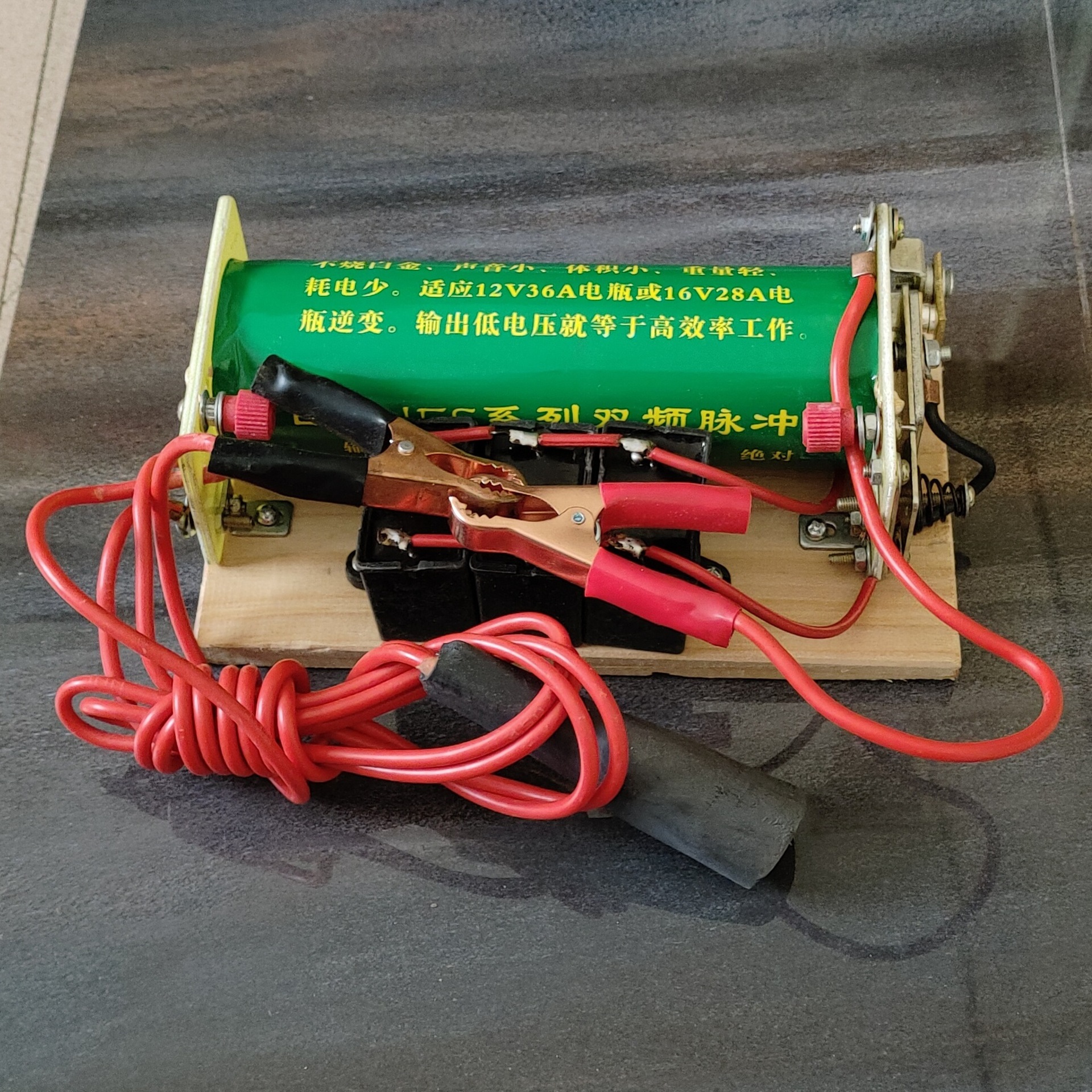 старомодная бело-золотая машина голова ручная инверторная катушка 12V аккумуляторная машина старая модель повышающий трансформатор