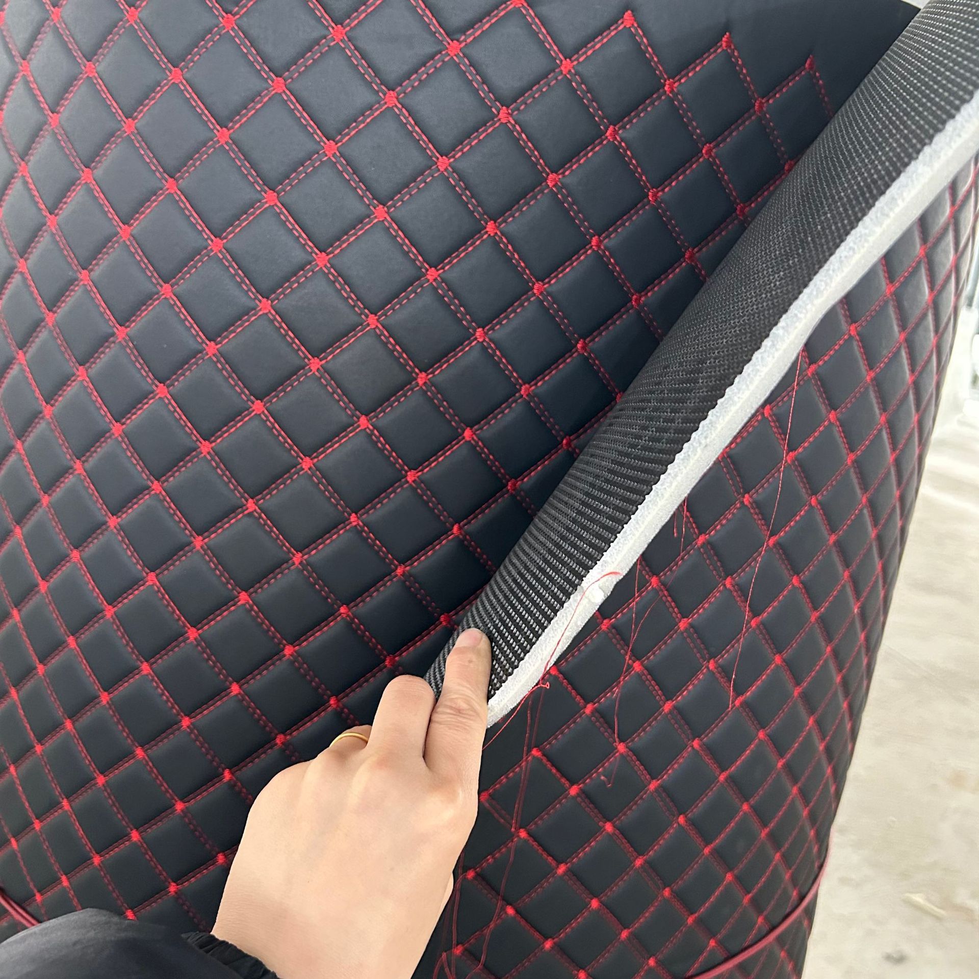 Car Floor Mat Roll Material Leather Embroidery Xpe Sponge Burr Raw Material Pore Leather Custom Eco-Friendly Material for Car Use