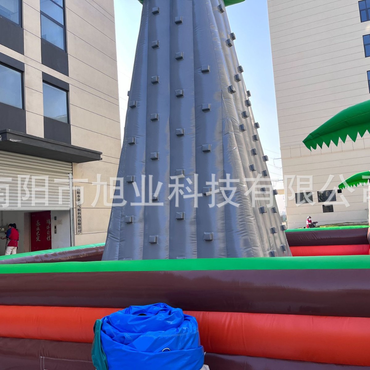 Coconut Tree Climbing Inflatable Castle Cool Play Climbing Jumping Bed New Fun Play Naughty Castle Park Children's Trampoline