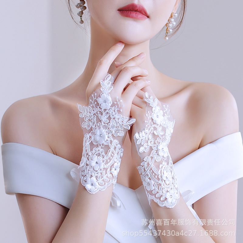 Свадебные перчатки с кружевом и цветами, стразами, короткие, белые и черные, с лямками, с пайетками, для подарков на свадьбу