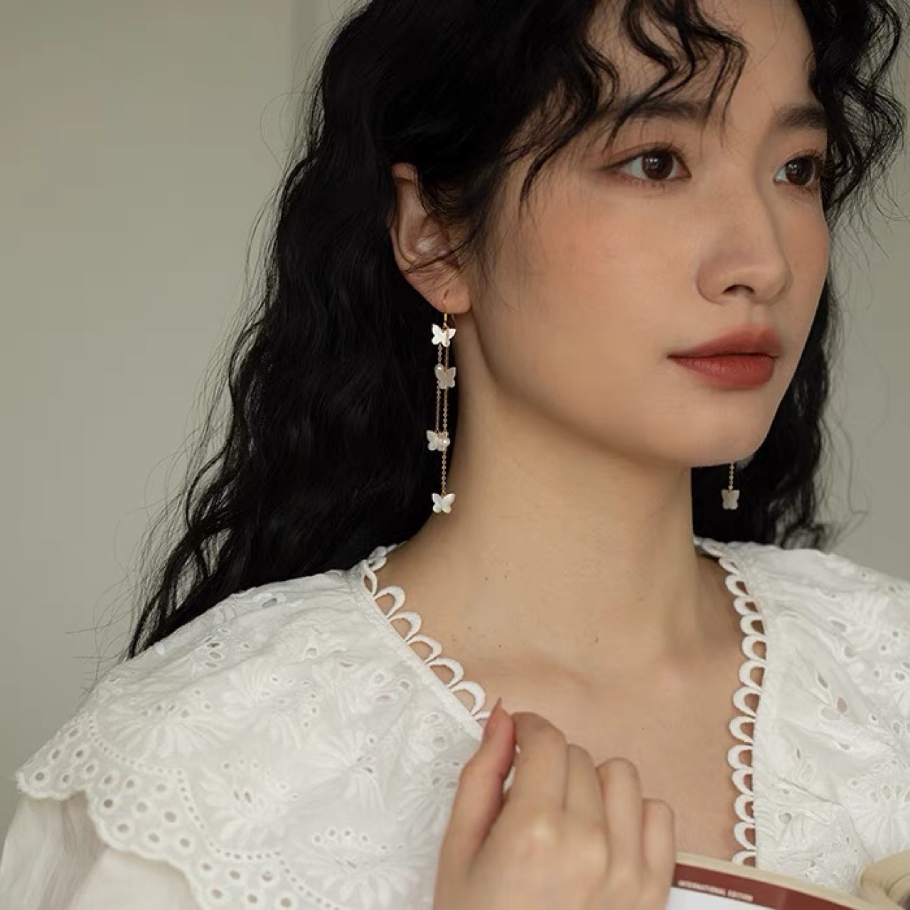 Niche Design Natural Freshwater Pearl 14K Pack Gold White Butterfly Shell Butterfly Earrings Ear Hook 925 Silver Gold Plated Earrings