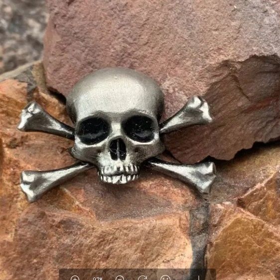 European and American Halloween brooch skull badge retro anti-light corsage high-end Ghost head accessories pin wholesale