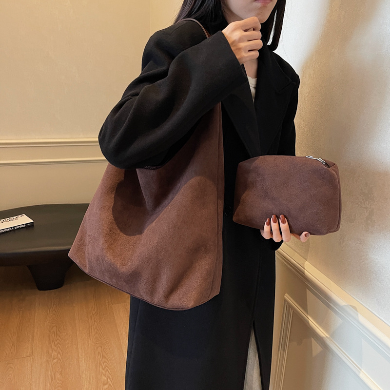 Relaxation Large Capacity Bag Women's 2024 New Autumn and Winter Commuter Shoulder Bag Suede Tote Bucket Bag