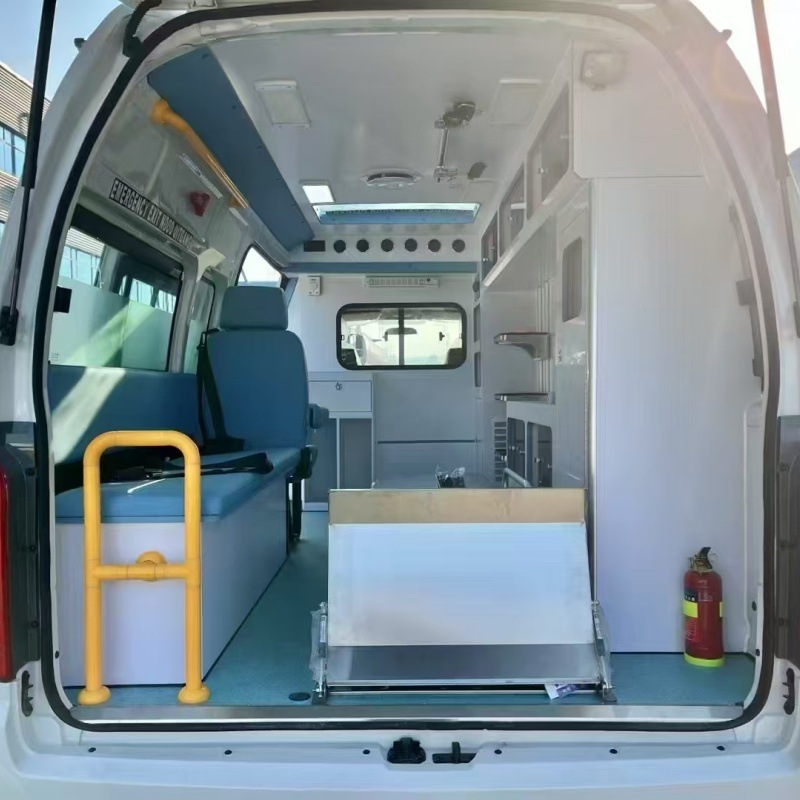 Export Ambulance Foton G9 Short-Wheelbase Mid-Roof Diesel Patient Transport Vehicle 120 Ambulance Disability Transfer Vehicle