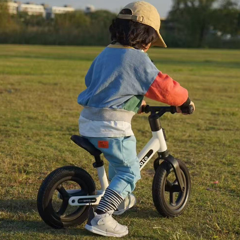 Children's balance car 10-inch two-wheeled pedless scooter scooter 2-4-year-old baby scooter new cross-border