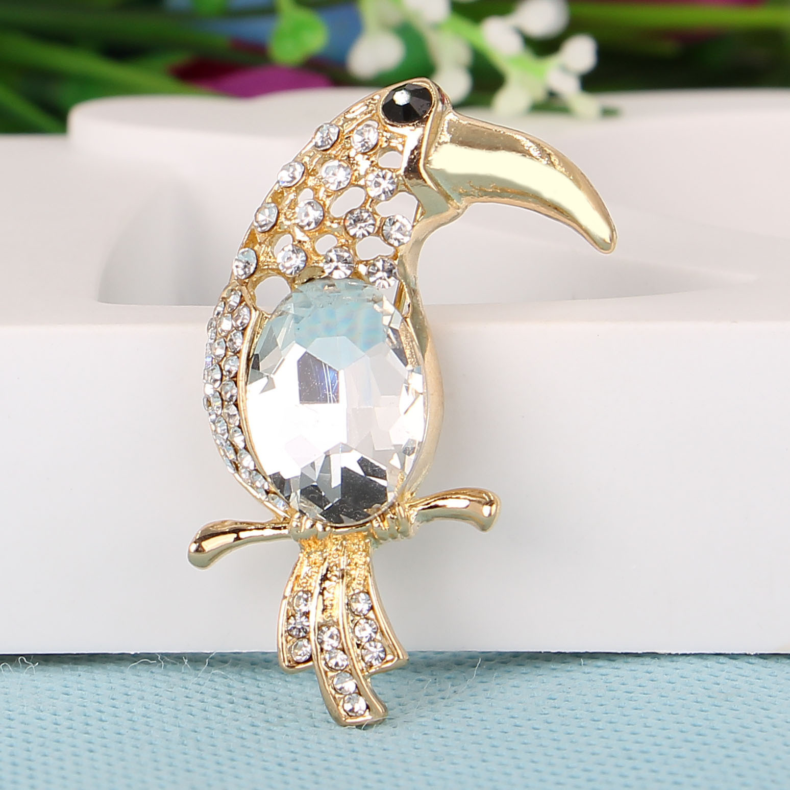 Factory direct Korean fashion creative gift rhinestone woodpecker crystal brooch elegant chest men and women shawl needle