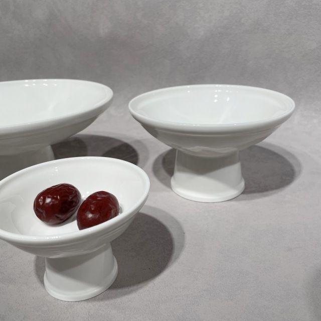 Ceramic Tall Small Round Plate, Chinese-Style Creative Tea Snack Plate, Dried Nuts, Pastries, Fruit Plate, Tea Room Restaurant Dish