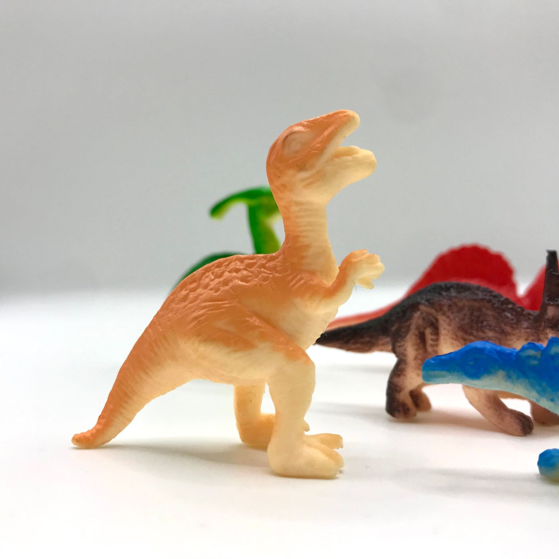 Simulation little dinosaur model 2-inch dinosaur toy pvc Jurassic dinosaur triangle dragon xunraptor kindergarten gift