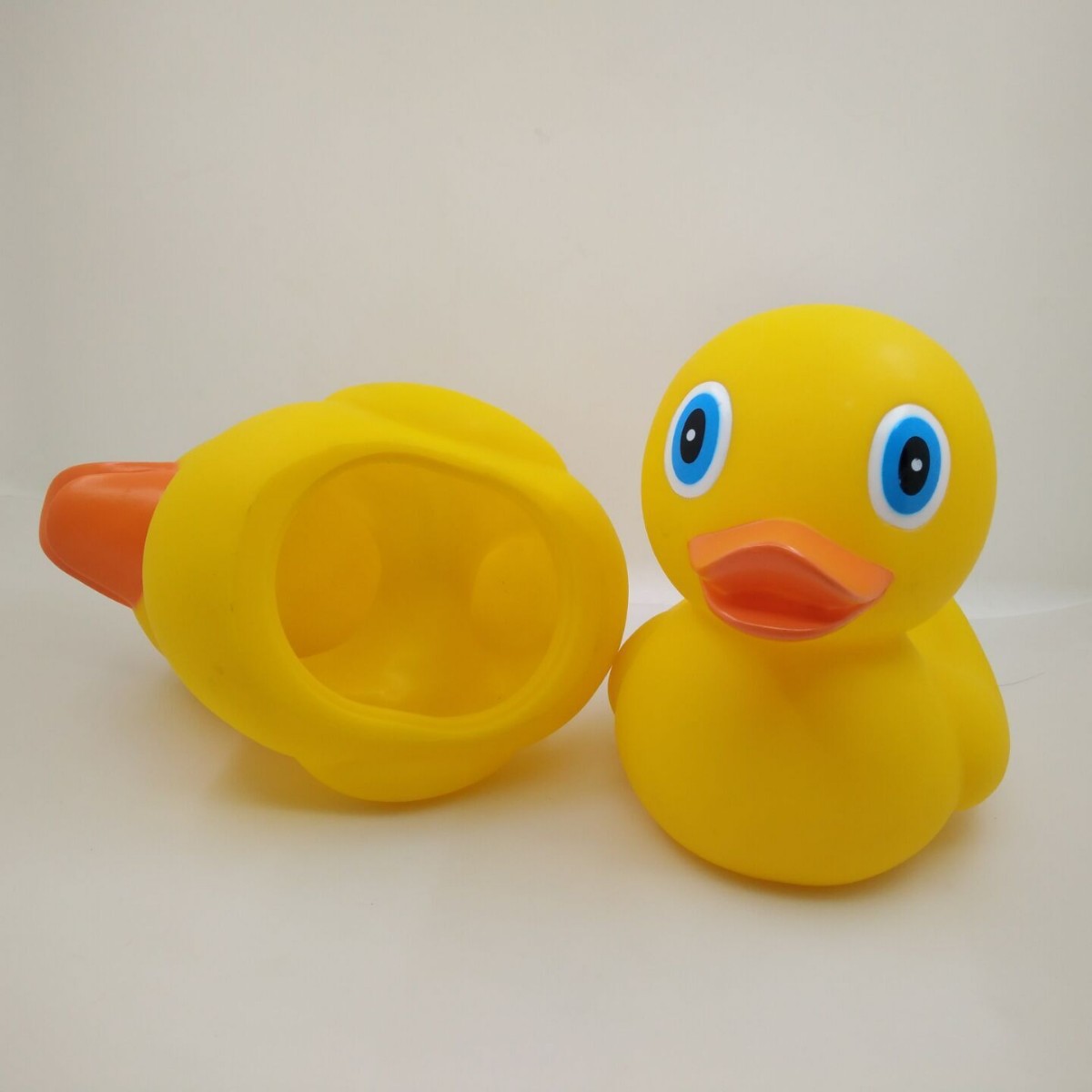 Manufacturers custom vinyl children and teenagers toys play water duckling cartoon gifts doll ornaments processing wholesale