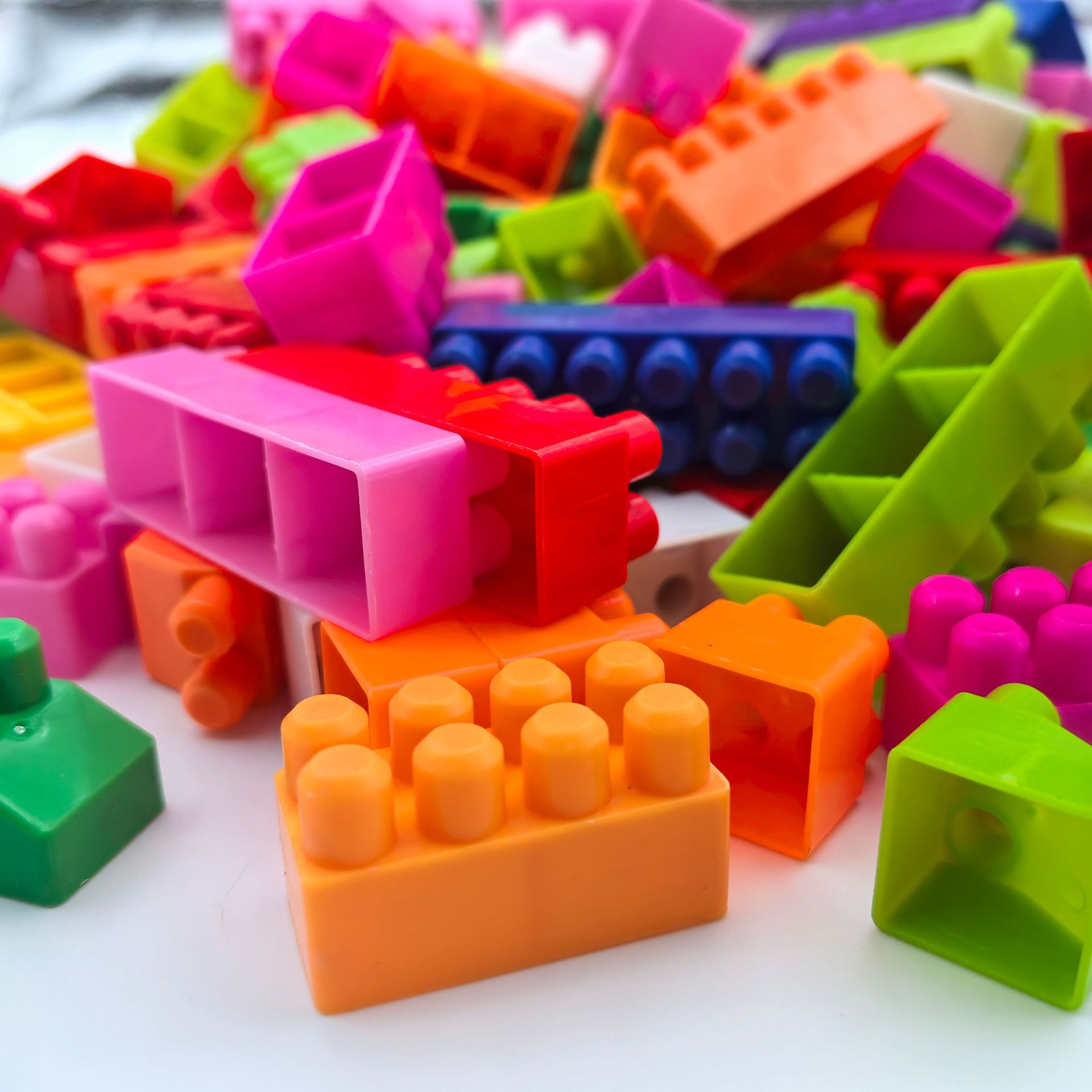 Кросс-бордерные крупные строительные блоки Baogao пластиковые собранные и собранные переменные игрушки для раннего образования детей оптом