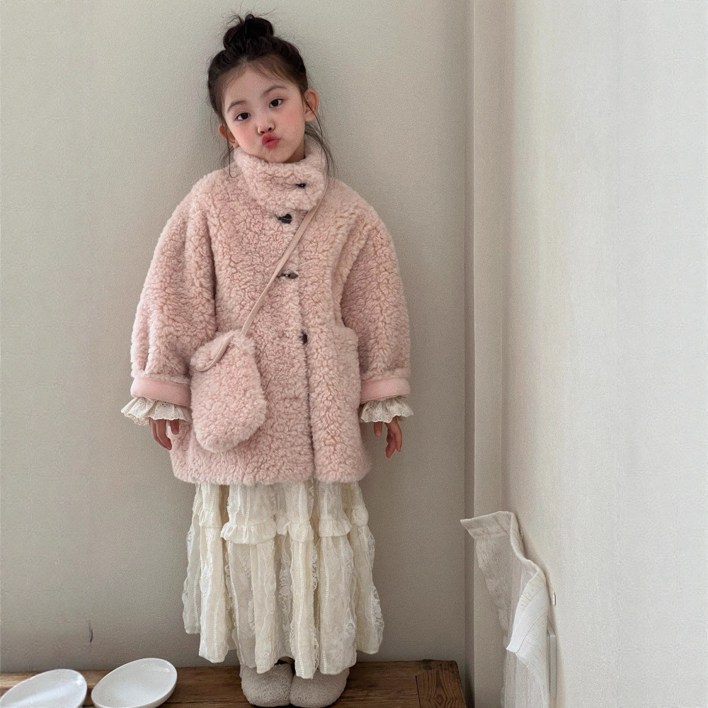 Детская верхняя одежда 2025 зима новый стиль корейский высококачественный розовый меховой комбинезон средней длины с сумкой