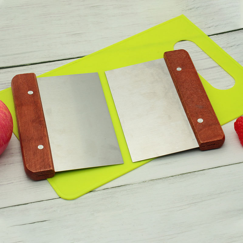 Stainless steel noodle cutter with wooden handle sausage powder scraping flour scraper cake scraper dough cutting soap knife multifunctional vegetable