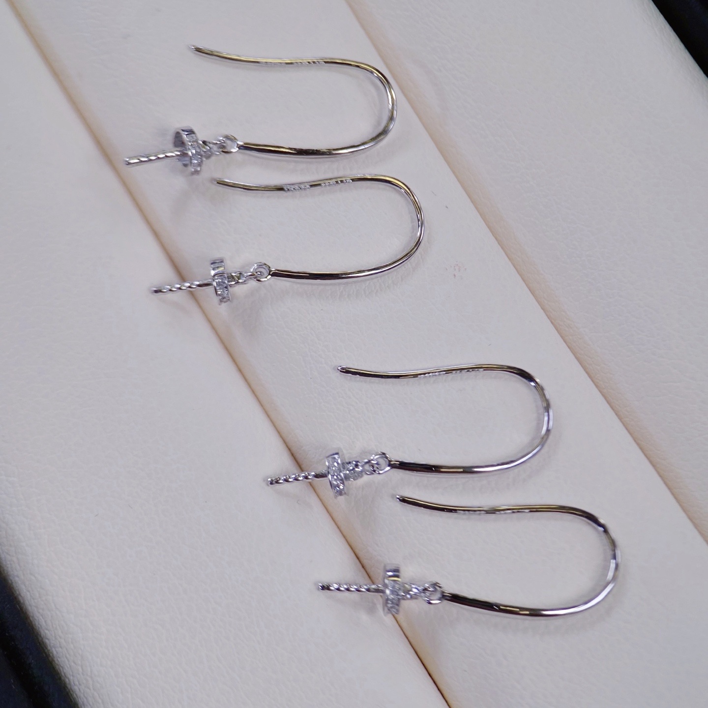 Platinum Pt900 Accessories Simple Ear Hook Diamond D0.03Ct Picture Beads 10-11, 12-13mm