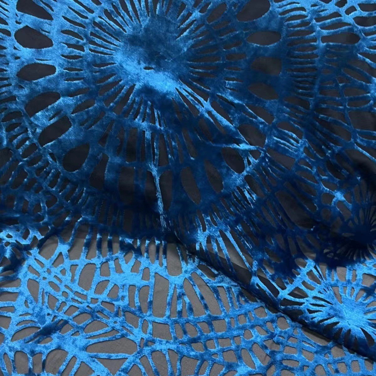 Laser Cutting and Flocking Gold Velvet Fabric, Laser Cut Out Doll Circle Plush Fabric, Laser Cutting and Processing